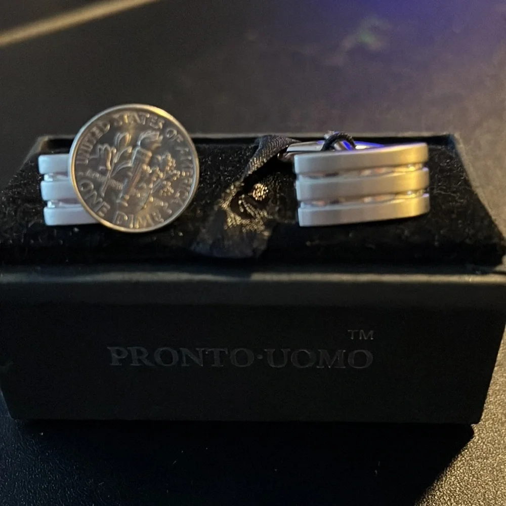 NIB Pronto Uomo silver cuff links